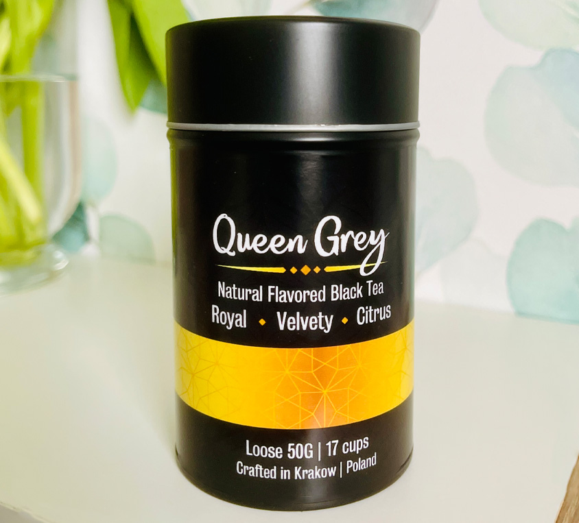 Earl Grey Latte przygotowany z Queen Blue Earl Grey Leo Tea w metalowej puszce 50g